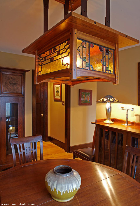 Greene and Greene style dining room chandelier with matching ceiling plate: Hamm Glass Studios